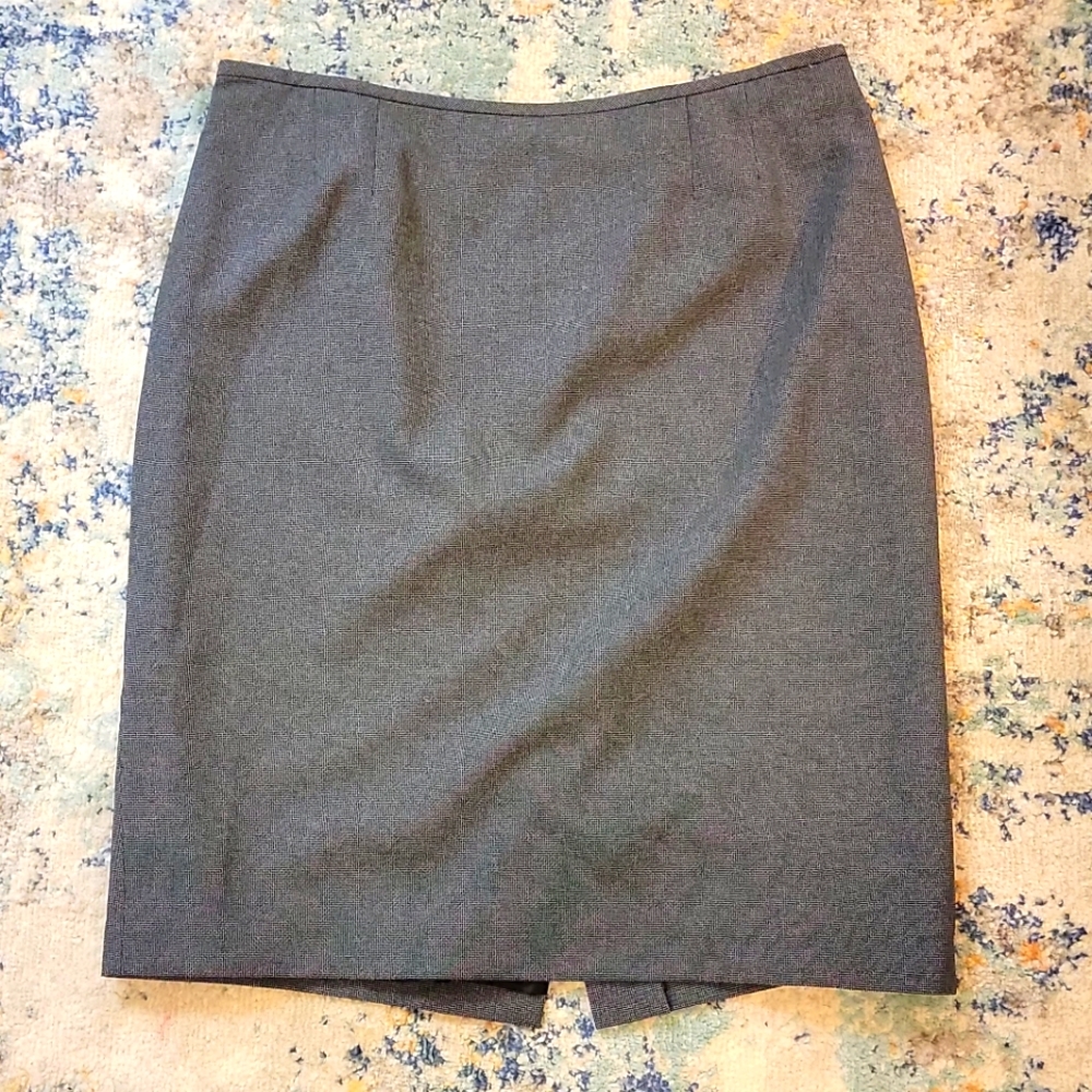 Size 16 Le Suit Gray Business skirt